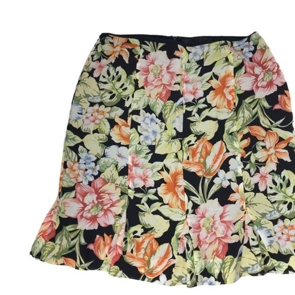Talbots black florals knee length pure silk skirt size 14
Black / multi colors - Picture 3 of 6